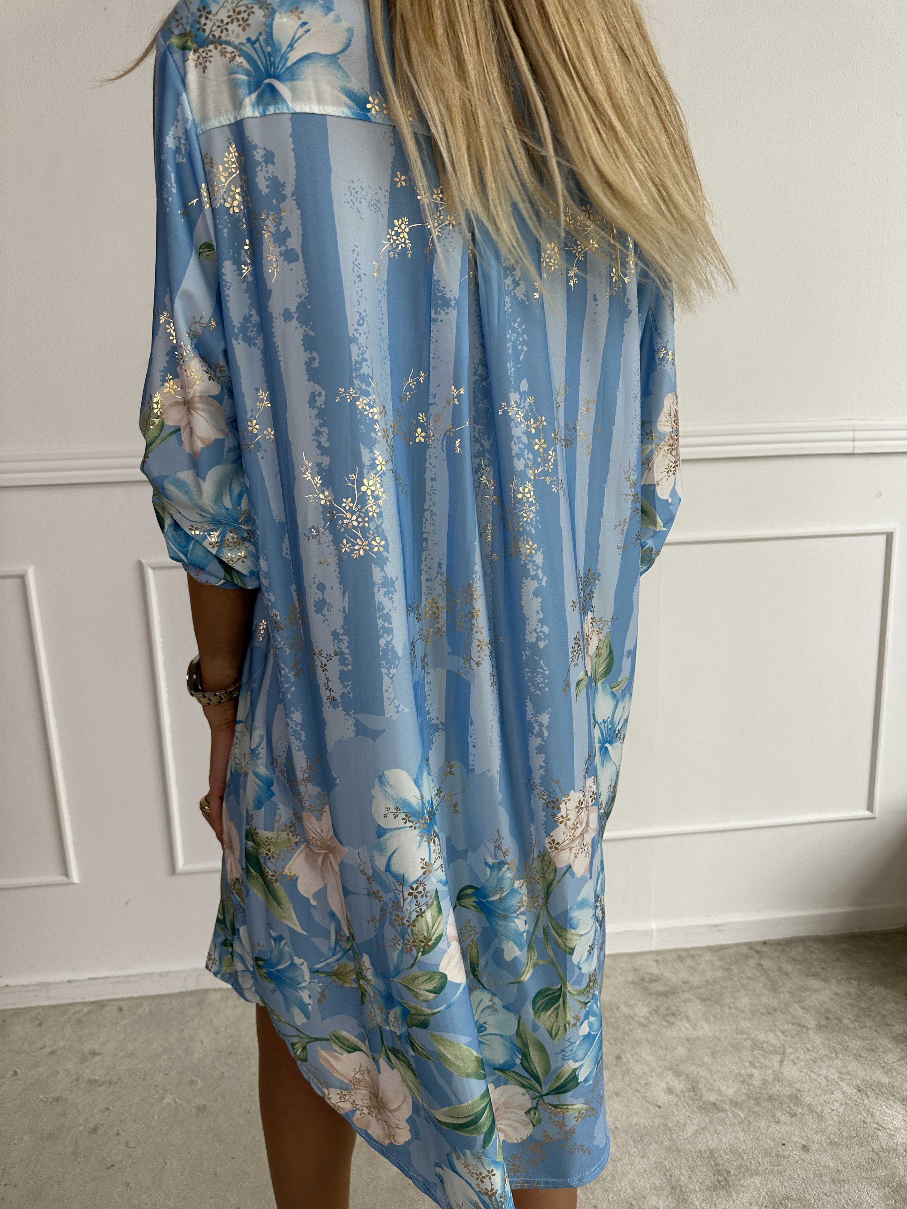 Ebba Floral Stripe Long - Elastisk blommig klänning med gulddetaljer